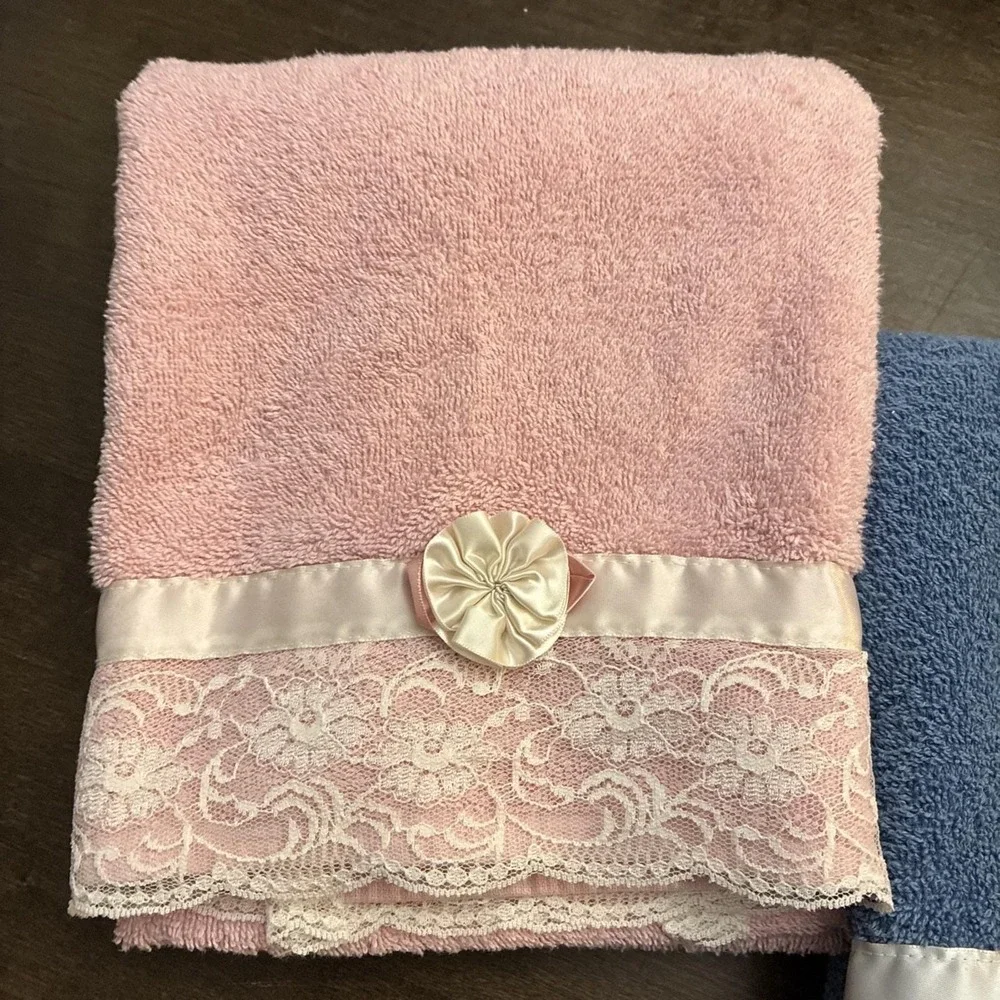 VTG Dundee Blue Pink Lace Bath Towel Set 2pc USA Made 100% Cotton CottageCore